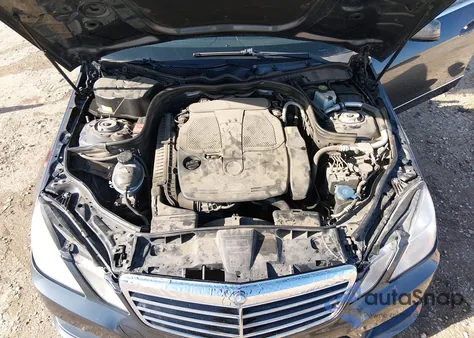 2013 Mercedes-Benz E 350 4Matic z USA, uszkodzony, nr VIN WDDHF8JB4DA727082